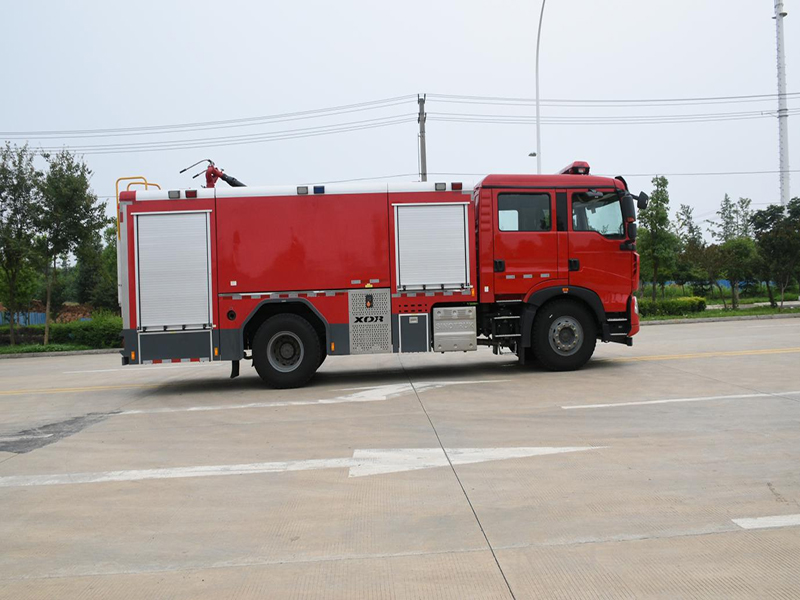 國六8噸重汽T5G泡沫消防車